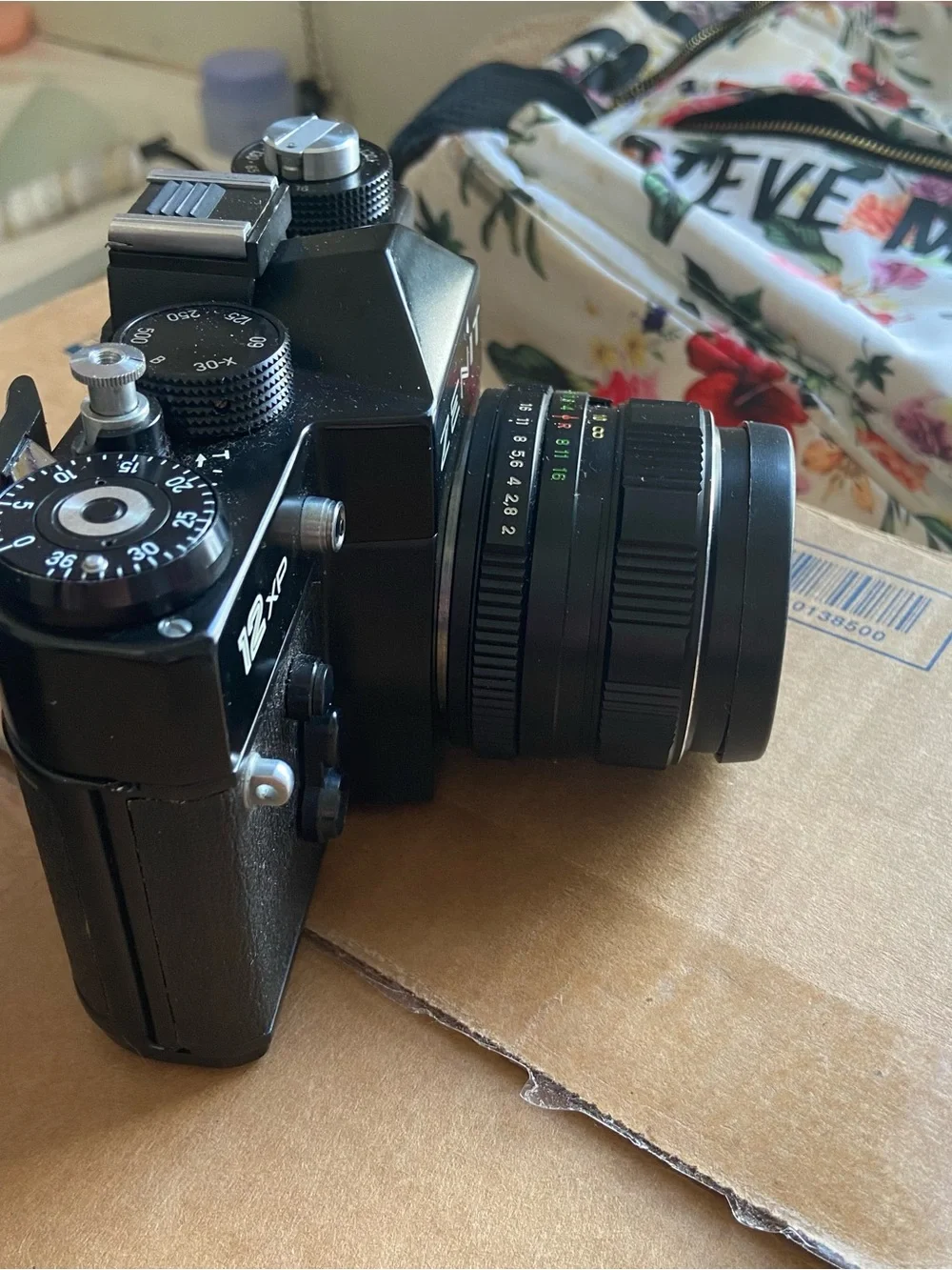 Vintage Zenith 12XP 35mm SLR Film camera w/ Helios-44M 58mm f/2 lens
